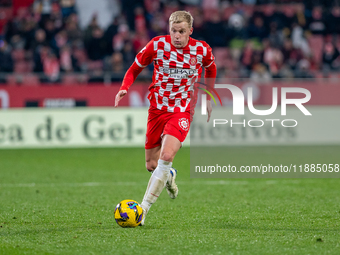 Donny van de Beek of Girona FC is in action during the LaLiga EA Sports 2024-2025 match between Girona FC and Real Valladolid at Estadi Muni...