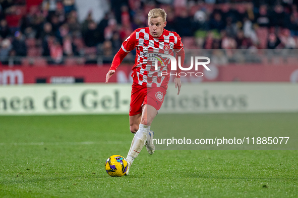 Donny van de Beek of Girona FC is in action during the LaLiga EA Sports 2024-2025 match between Girona FC and Real Valladolid at Estadi Muni...