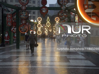 Pedestrians face strong storms in the center of Sao Paulo, Brazil, on December 20, 2024, this Friday afternoon. (