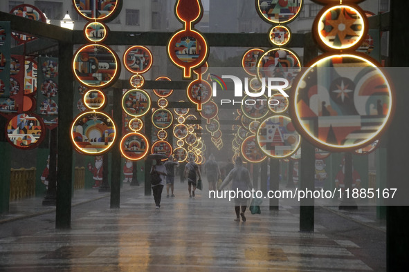 Pedestrians face strong storms in the center of Sao Paulo, Brazil, on December 20, 2024, this Friday afternoon. 