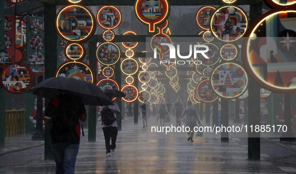 Pedestrians face strong storms in the center of Sao Paulo, Brazil, on December 20, 2024, this Friday afternoon. 