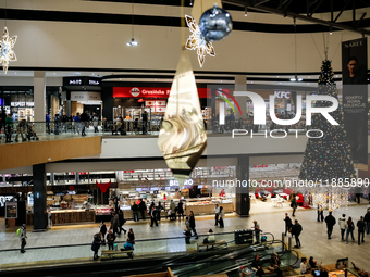 Shoppers make last minute shopping in Bonarka shopping mall ahead of Christmas Day on Saturday December 21, 2024. (