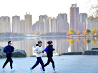 People run for fitness in low temperatures at Donghu Park in Zaozhuang, East China's Shandong province, on December 21, 2024. (