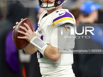 DETROIT,MICHIGAN-JANUARY 5:  Quarterback Sam Darnold (14) of the Minnesota Vikings looks to throw the ball ahead of a game between the Detro...