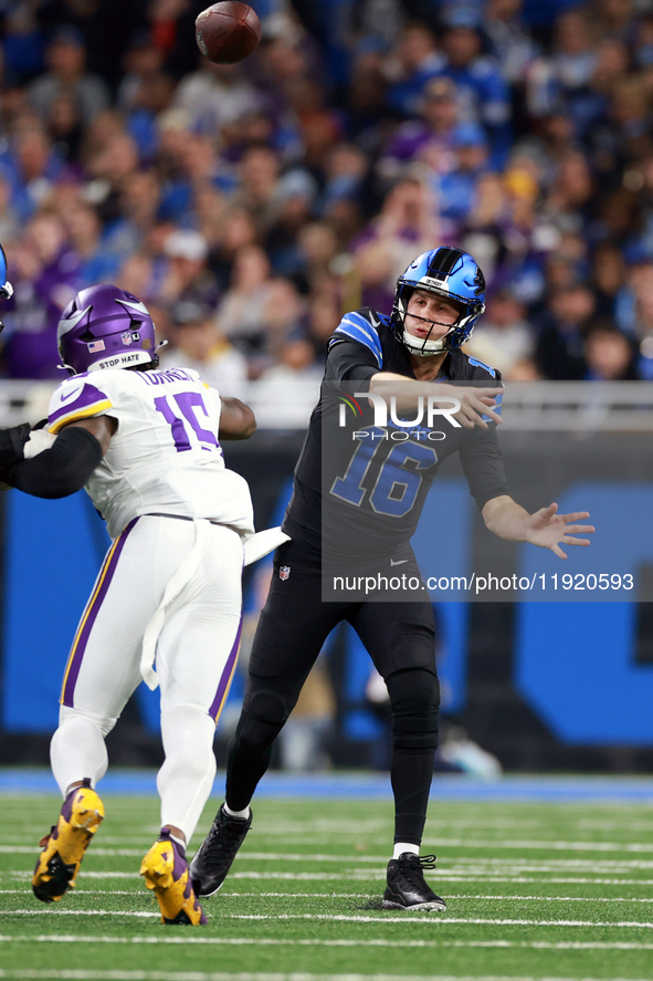 DETROIT,MICHIGAN-JANUARY 5: Quarterback Jared Goff (16) of the Detroit Lions throws the ball during a game between the Detroit Lions and the...