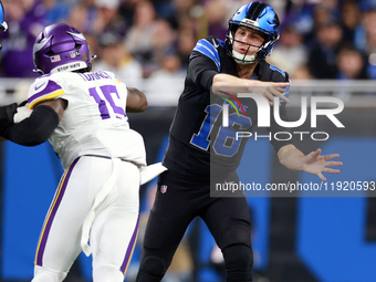 DETROIT,MICHIGAN-JANUARY 5: Quarterback Jared Goff (16) of the Detroit Lions throws the ball during a game between the Detroit Lions and the...