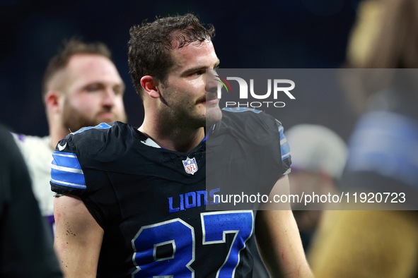 DETROIT,MICHIGAN-JANUARY 5:  Tight end Sam LaPorta (87) of the Detroit Lions walks off of the field at the conclusion of a game between the...