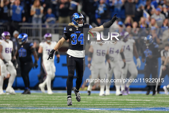 DETROIT,MICHIGAN-JANUARY 5: Linebacker Alex Anzalone (34) of the Detroit Lions gestures during a game between the Detroit Lions and the Minn...