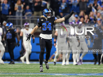 DETROIT,MICHIGAN-JANUARY 5: Linebacker Alex Anzalone (34) of the Detroit Lions gestures during a game between the Detroit Lions and the Minn...