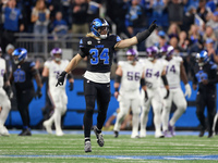 DETROIT,MICHIGAN-JANUARY 5: Linebacker Alex Anzalone (34) of the Detroit Lions gestures during a game between the Detroit Lions and the Minn...