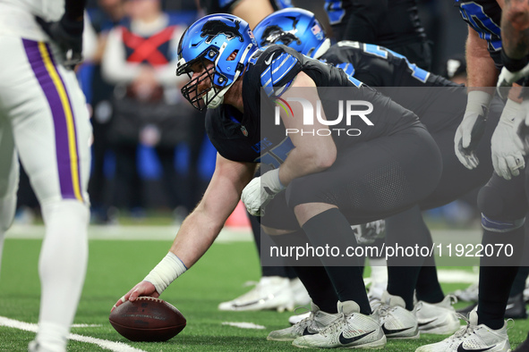 DETROIT,MICHIGAN-JANUARY 5:  Center Frank Ragnow (77) of the Detroit Lions prepares to snap the ball  during a game between the Detroit Lion...