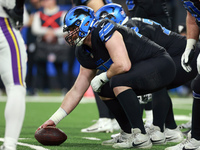 DETROIT,MICHIGAN-JANUARY 5:  Center Frank Ragnow (77) of the Detroit Lions prepares to snap the ball  during a game between the Detroit Lion...