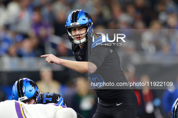 DETROIT,MICHIGAN-JANUARY 5:  Quarterback Jared Goff (16) of the Detroit Lions calls a play during a game between the Detroit Lions and the M...