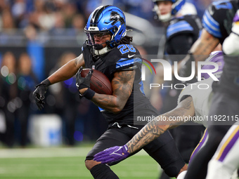 DETROIT,MICHIGAN-JANUARY 5:  Running back Jahmyr Gibbs (26) of the Detroit Lions carries the ball during a game between the Detroit Lions an...