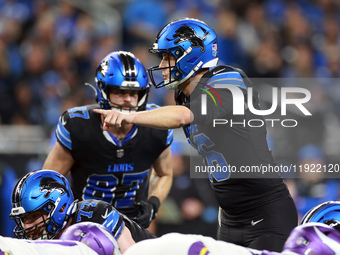 DETROIT,MICHIGAN-JANUARY 5:  Quarterback Jared Goff (16) of the Detroit Lions calls a play during a game between the Detroit Lions and the M...