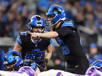 DETROIT,MICHIGAN-JANUARY 5:  Quarterback Jared Goff (16) of the Detroit Lions calls a play during a game between the Detroit Lions and the M...