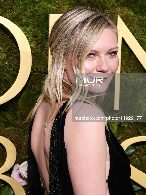 Kirsten Dunst wearing Gucci arrives at the 82nd Annual Golden Globe Awards held at The Beverly Hilton Hotel on January 5, 2025 in Beverly Hi...