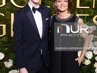 Kit Bernard and mother Jodie Foster arrive at the 82nd Annual Golden Globe Awards held at The Beverly Hilton Hotel on January 5, 2025 in Bev...