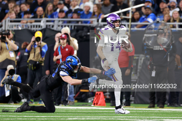 DETROIT,MICHIGAN-JANUARY 5:  Quarterback Sam Darnold (14) of the Minnesota Vikings runs the ball during a game between the Detroit Lions and...