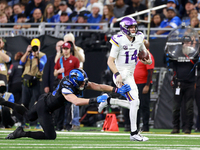 DETROIT,MICHIGAN-JANUARY 5:  Quarterback Sam Darnold (14) of the Minnesota Vikings runs the ball during a game between the Detroit Lions and...