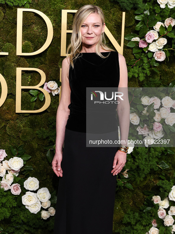 Kirsten Dunst wearing Gucci arrives at the 82nd Annual Golden Globe Awards held at The Beverly Hilton Hotel on January 5, 2025 in Beverly Hi...