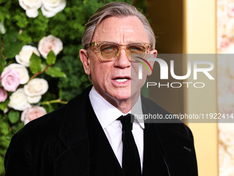 Daniel Craig wearing Armani arrives at the 82nd Annual Golden Globe Awards held at The Beverly Hilton Hotel on January 5, 2025 in Beverly Hi...