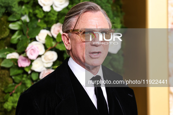 Daniel Craig wearing Armani arrives at the 82nd Annual Golden Globe Awards held at The Beverly Hilton Hotel on January 5, 2025 in Beverly Hi...