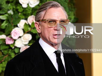 Daniel Craig wearing Armani arrives at the 82nd Annual Golden Globe Awards held at The Beverly Hilton Hotel on January 5, 2025 in Beverly Hi...