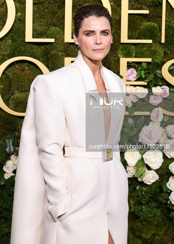 Keri Russell wearing a Stephane Rolland dress, Aquazzura shoes, a Tyler Ellis handbag, and Lagos jewelry arrives at the 82nd Annual Golden G...