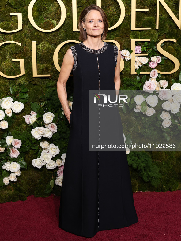 Jodie Foster arrives at the 82nd Annual Golden Globe Awards held at The Beverly Hilton Hotel on January 5, 2025 in Beverly Hills, Los Angele...