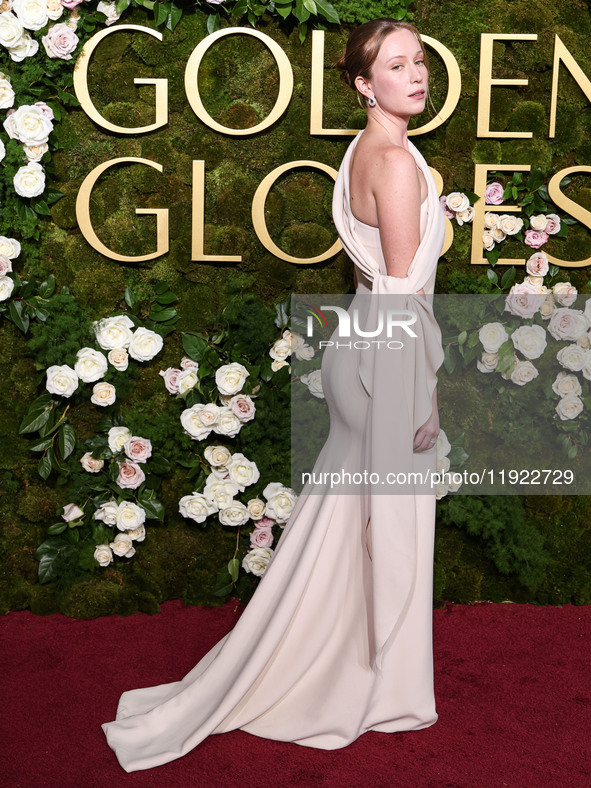 Hannah Einbinder arrives at the 82nd Annual Golden Globe Awards held at The Beverly Hilton Hotel on January 5, 2025 in Beverly Hills, Los An...