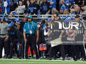 DETROIT,MICHIGAN-JANUARY 5:  Detroit Lions head coach Dan Campbell looks on from the sidelines during a game between the Detroit Lions and t...