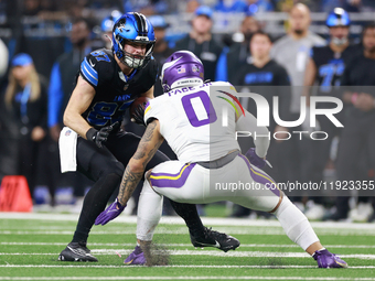 DETROIT,MICHIGAN-JANUARY 5:  Tight end Sam LaPorta (87) of the Detroit Lions carries the ball under the pressure of linebacker Ivan Pace Jr....