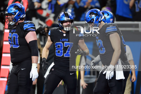 DETROIT,MICHIGAN-JANUARY 5:  Tight end Sam LaPorta (87) of the Detroit Lions reacgts to a touchdown during a game between the Detroit Lions...