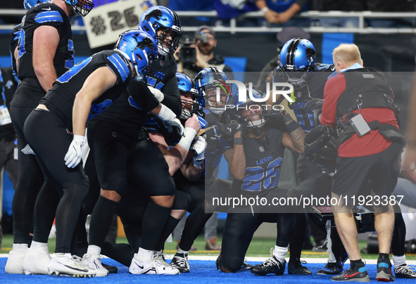 DETROIT,MICHIGAN-JANUARY 5:  Detroit Lions teammates celebrate a touchdown with running back Jahmyr Gibbs (26) of the Detroit Lions during a...