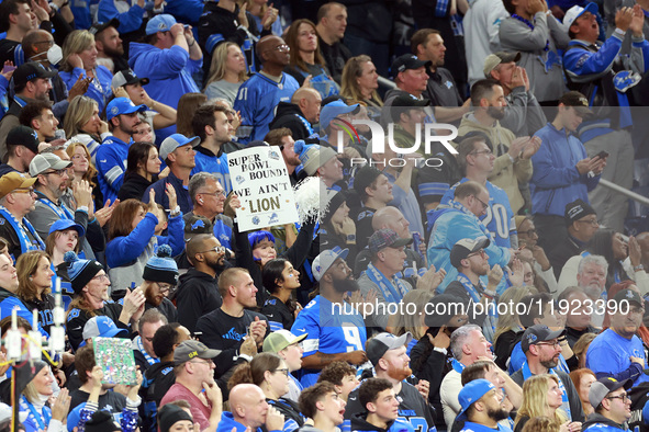 DETROIT,MICHIGAN-JANUARY 5:  Fans follow the paly  during a game between the Detroit Lions and the Minnesota Vikings in Detroit, Michigan US...