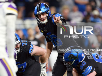 DETROIT,MICHIGAN-JANUARY 5:  Quarterback Jared Goff (16) of the Detroit Lions calls a play during a game between the Detroit Lions and the M...