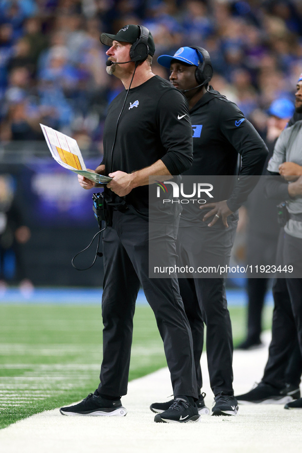 DETROIT,MICHIGAN-JANUARY 5:  Detroit Lions head coach Dan Campbell looks on from the sidelines during a game between the Detroit Lions and t...