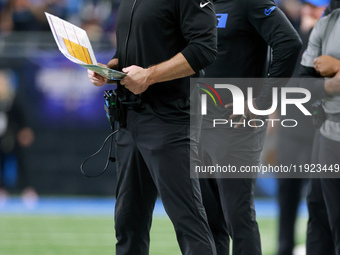 DETROIT,MICHIGAN-JANUARY 5:  Detroit Lions head coach Dan Campbell looks on from the sidelines during a game between the Detroit Lions and t...