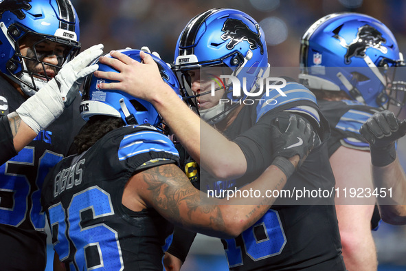 DETROIT,MICHIGAN-JANUARY 5:  Quarterback Jared Goff (16) of the Detroit Lions celebrates wih running back Jahmyr Gibbs (26) of the Detroit L...