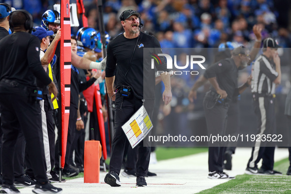 DETROIT,MICHIGAN-JANUARY 5:  Head coach Dan Campbell of the Detroit Lions walks on the sidelines during a game between the Detroit Lions and...