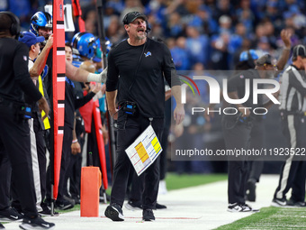 DETROIT,MICHIGAN-JANUARY 5:  Head coach Dan Campbell of the Detroit Lions walks on the sidelines during a game between the Detroit Lions and...