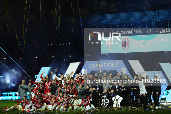 Milan team celebrates the victory after winning the EA SPORTS FC SUPERCUP 24/25 final match between FC Internazionale and AC Milan at Kingdo...