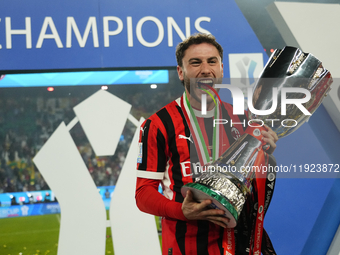 Davide Calabria right-back of AC Milan and Italy celebrates with the trophy after winning the EA SPORTS FC SUPERCUP 24/25 final match betwee...