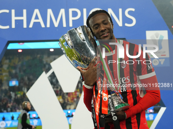 Tammy Abraham centre-forward of AC Milan and England celebrates with the trophy after winning the EA SPORTS FC SUPERCUP 24/25 final match be...