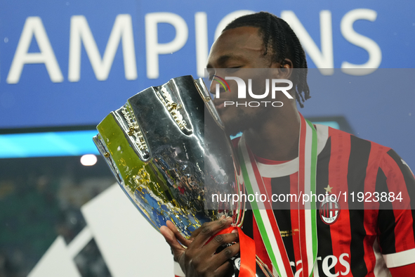 Tammy Abraham centre-forward of AC Milan and England celebrates with the trophy after winning the EA SPORTS FC SUPERCUP 24/25 final match be...