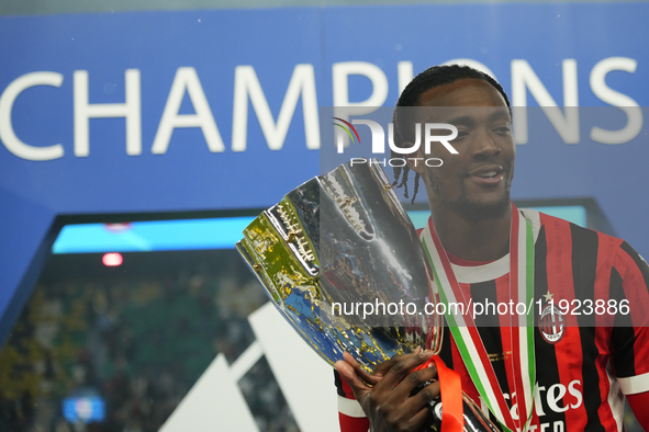 Tammy Abraham centre-forward of AC Milan and England celebrates with the trophy after winning the EA SPORTS FC SUPERCUP 24/25 final match be...