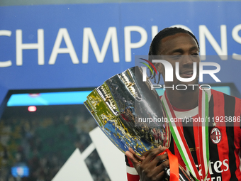 Tammy Abraham centre-forward of AC Milan and England celebrates with the trophy after winning the EA SPORTS FC SUPERCUP 24/25 final match be...