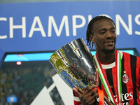 Tammy Abraham centre-forward of AC Milan and England celebrates with the trophy after winning the EA SPORTS FC SUPERCUP 24/25 final match be...