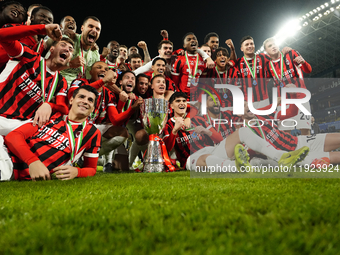 Milan players celebrate with the trophy after winning the EA SPORTS FC SUPERCUP 24/25 final match between FC Internazionale and AC Milan at...